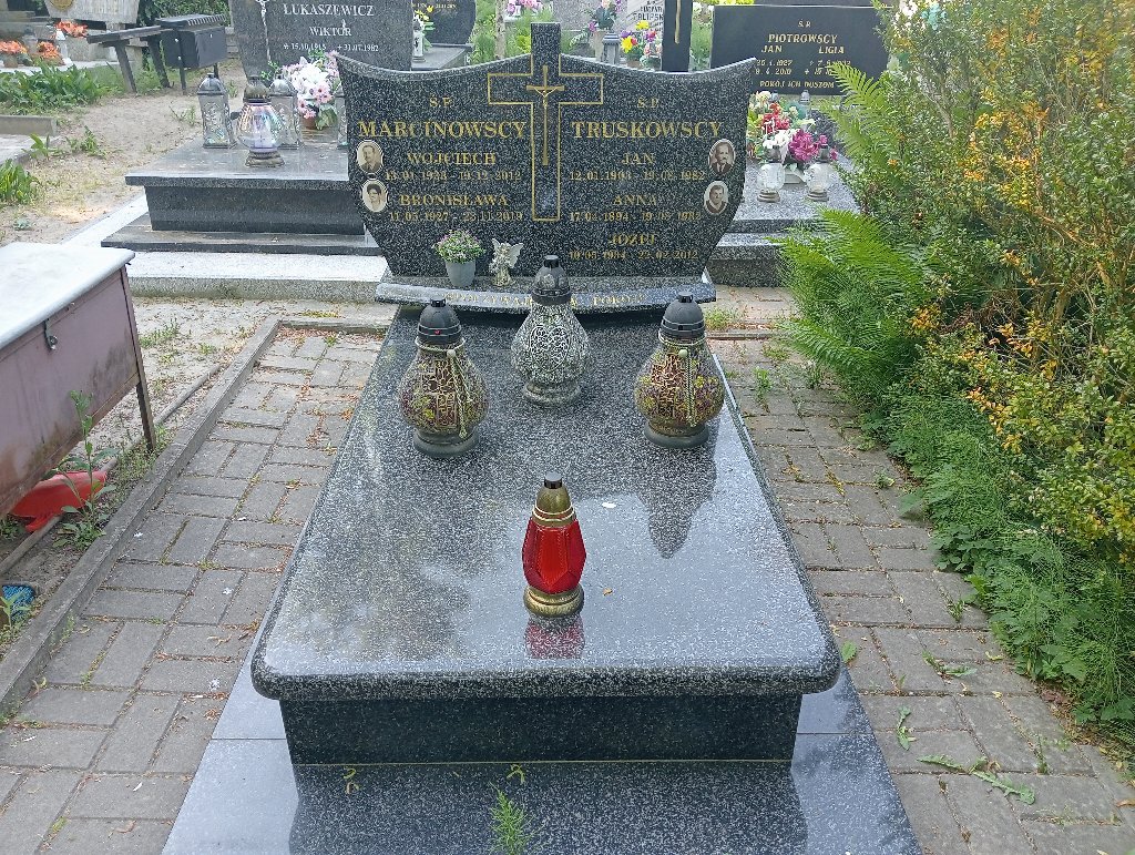 Grób Jan  Truskowski