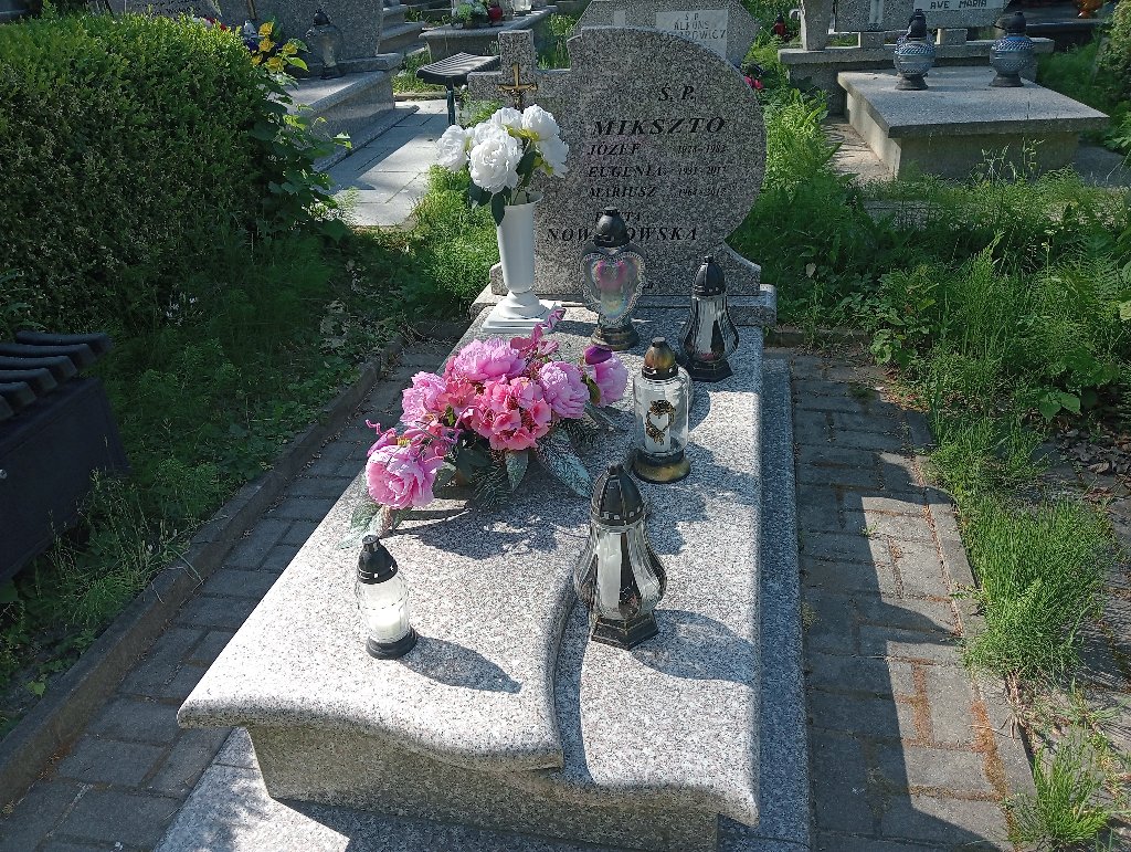 Grób Mariusz Mikszto