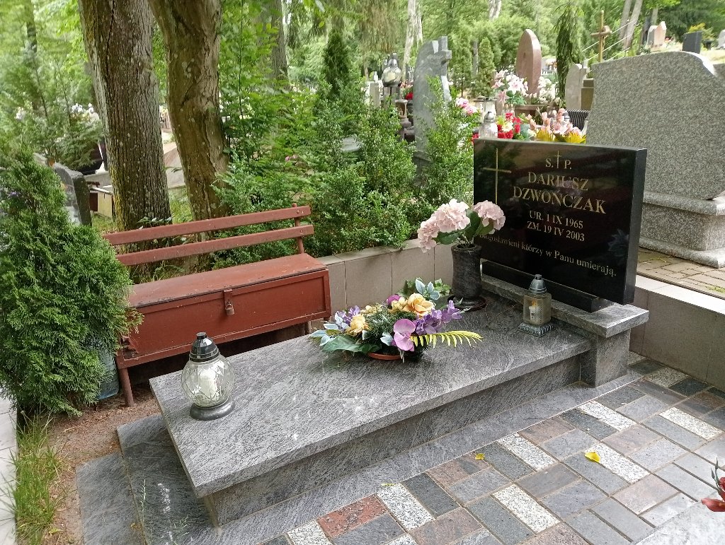 Grób Dariusz  Dzwończak
