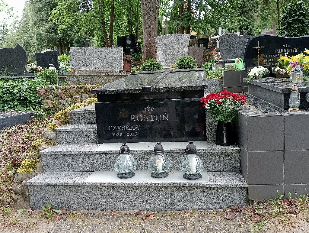 Grób Czesław  Kostuń