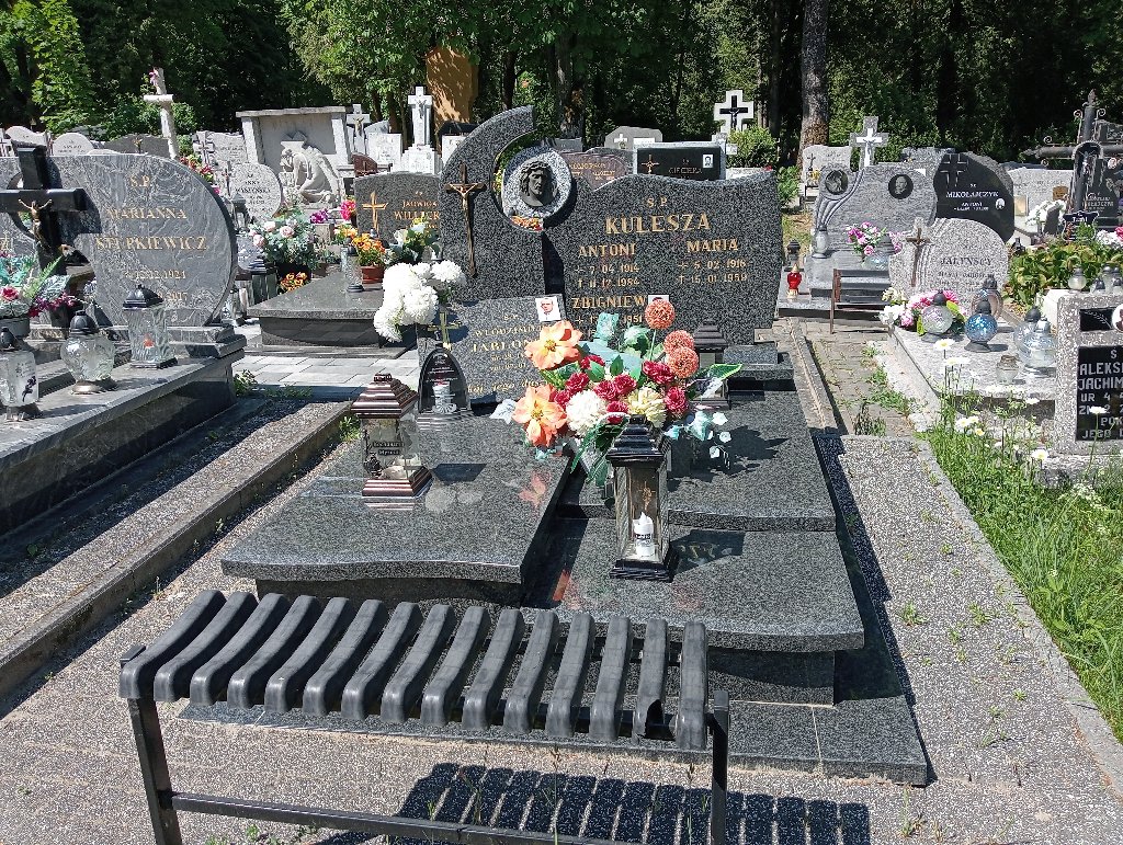 Grób Adam Tomporowski