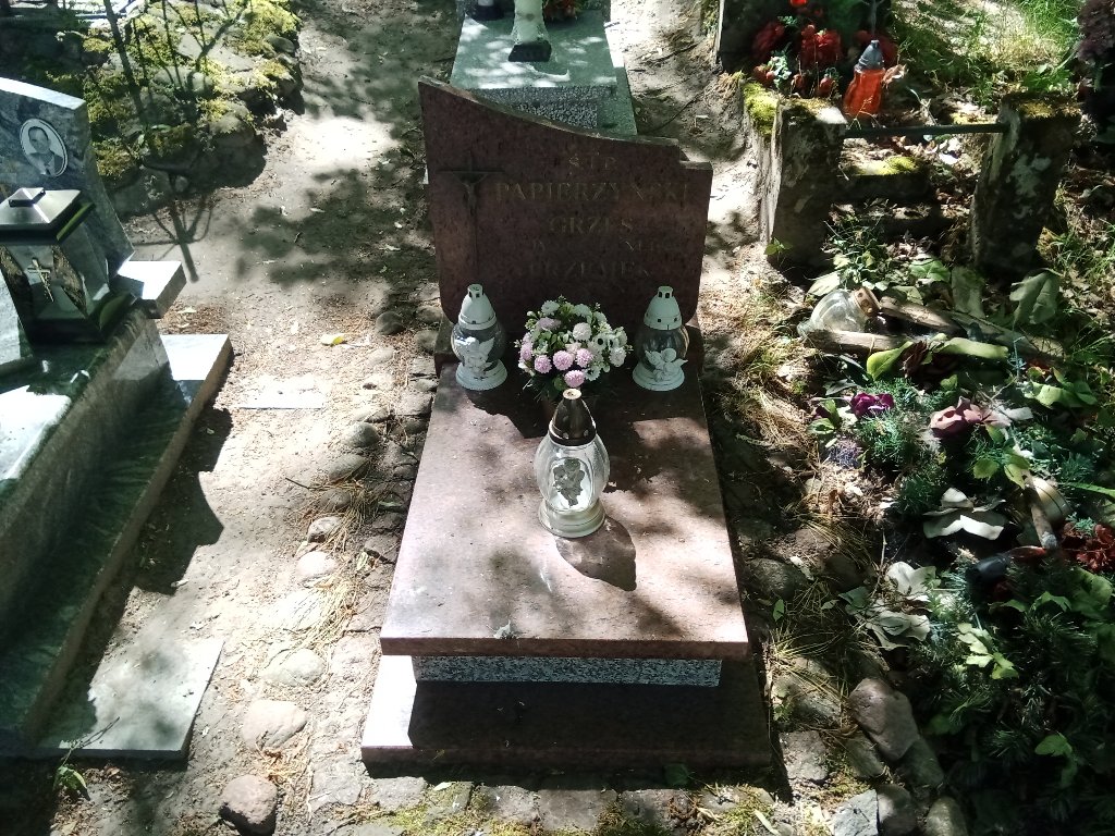 Grób Grześ  Papierzyński