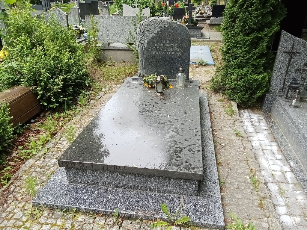 Grób Zenon Jamiński