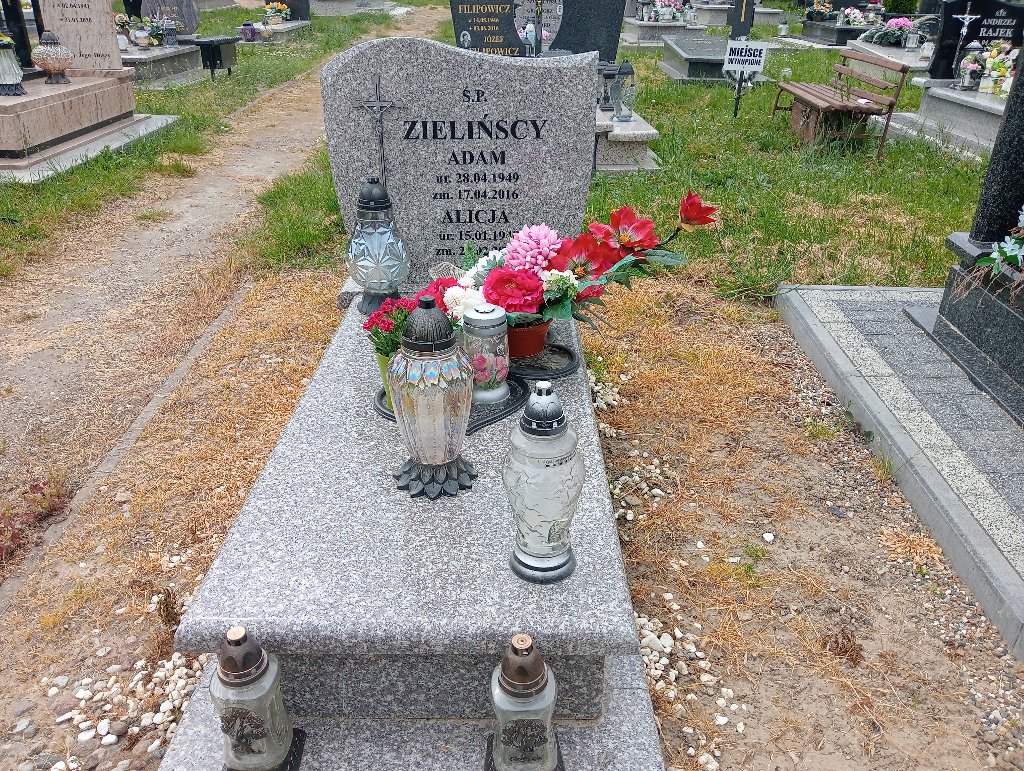 Grób Adam Zieliński 